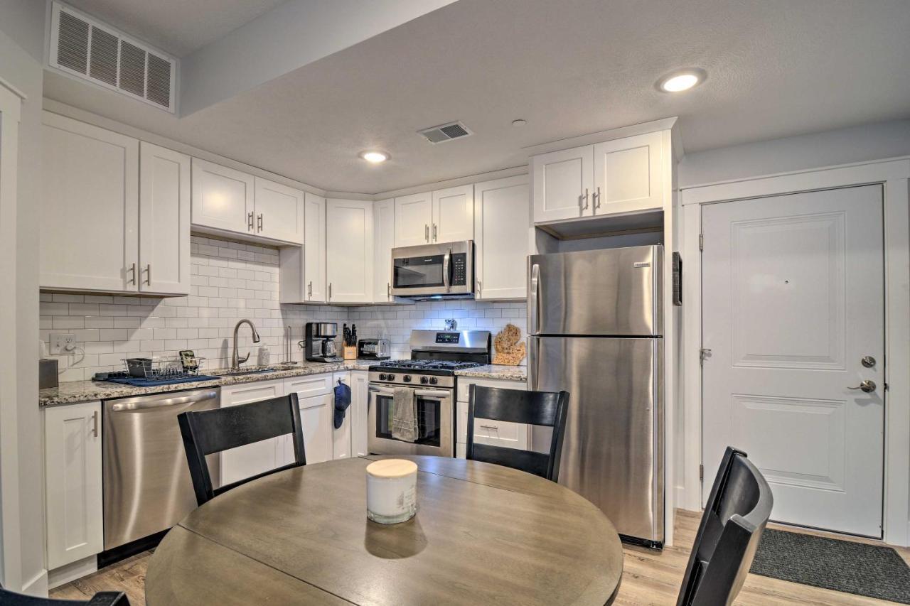 Modern Traverse City Condo About 1 Mi To Bay! מראה חיצוני תמונה