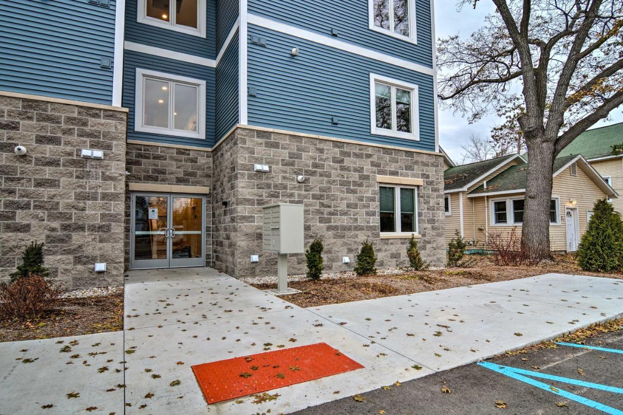 Modern Traverse City Condo About 1 Mi To Bay! מראה חיצוני תמונה