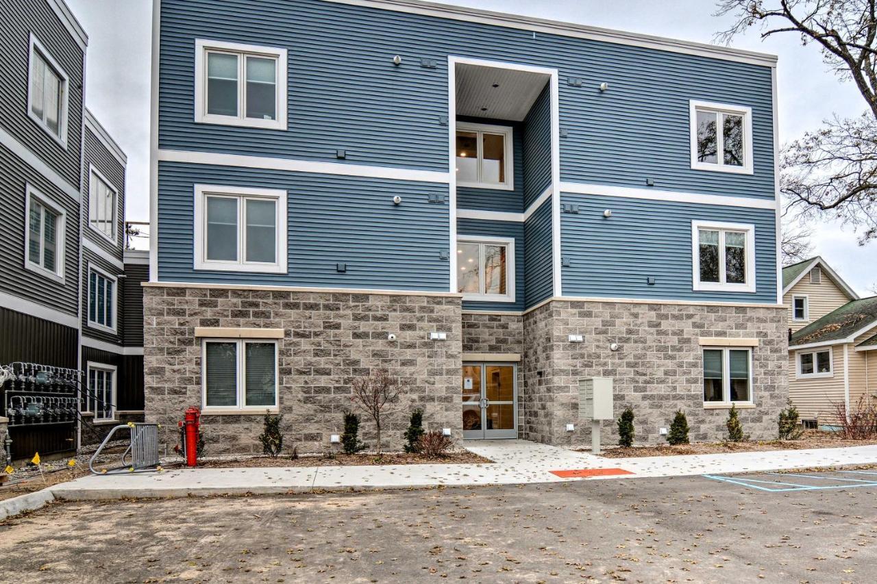 Modern Traverse City Condo About 1 Mi To Bay! מראה חיצוני תמונה